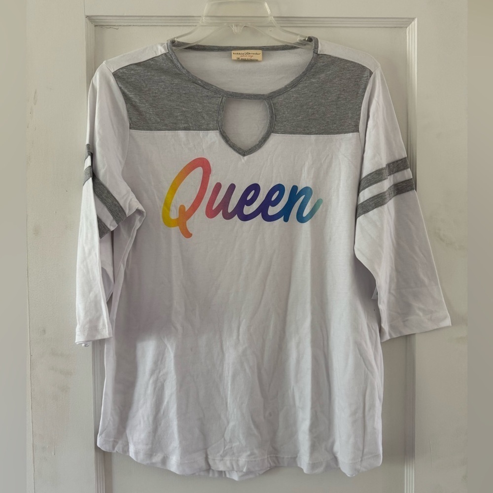 Bobbie Brooks White and Gray Queen Graphic Long Sleeve Football Tee-l Size 1X